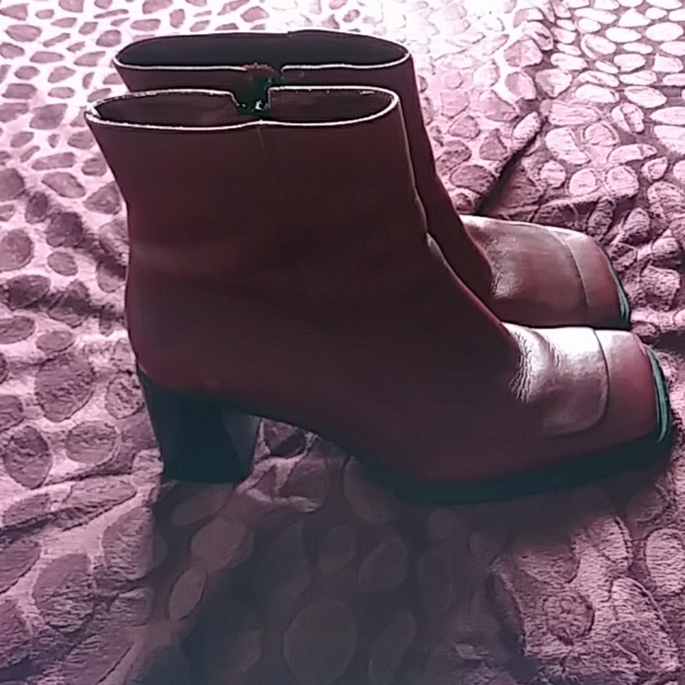 Boots - Picture 3 of 7